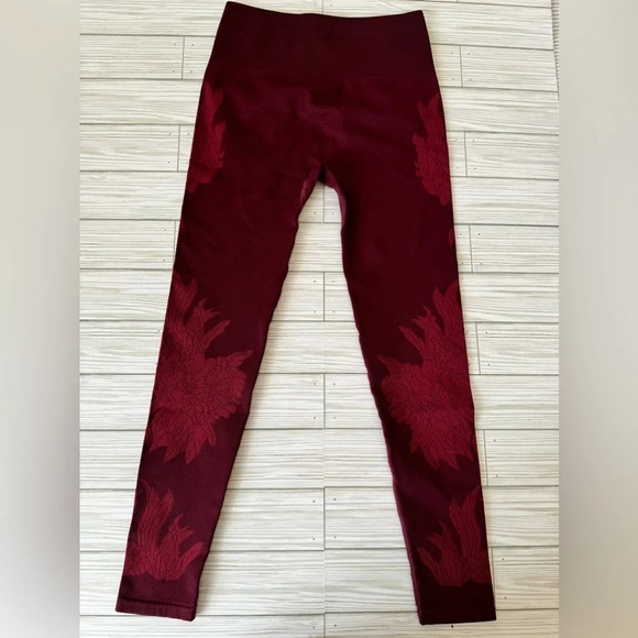 Fabletics | High-Waisted Seamless Floral Legging - Size S - Picture 5 of 6